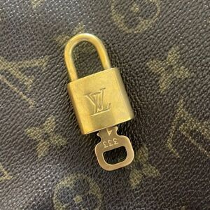 RARE LV 333 lock & key